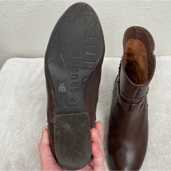 Le Saunda Women's Brown Leather Studded Flat Pull On Bootie Size 5 Classic Boho - Picture 12 of 16